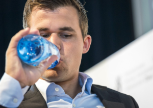 Pourquoi Magnus Carlsen boit de l’eau.